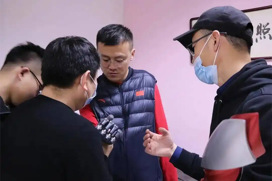 游泳冠军残疾_游泳冠军第一人_假肢游泳世界冠军